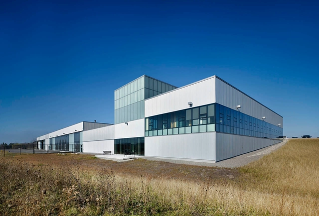 纽马克特运营中心 / RDH Architects - 公共机构设施