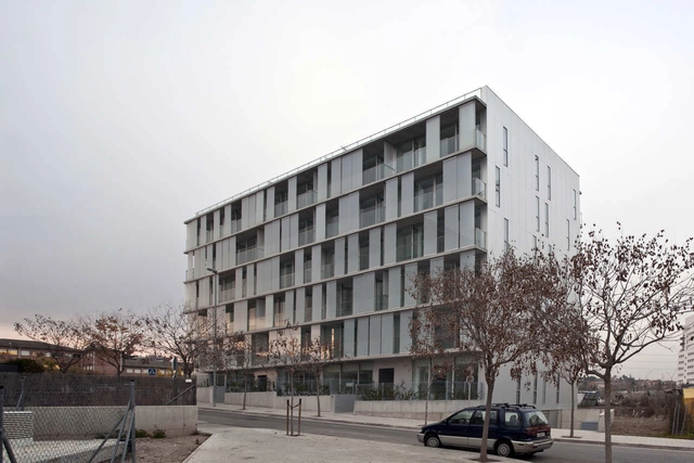 30 Dwellings in Manresa / nothing architecture - 公寓