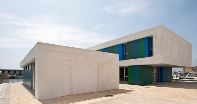 办公服务大楼 / Donaire Arquitectos - 办公设施