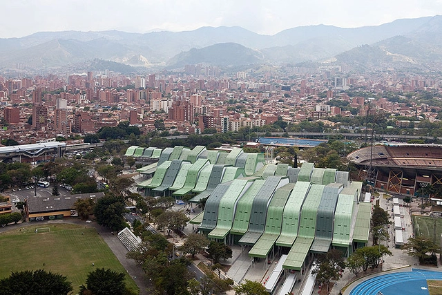 Four Sport Scenarios / Giancarlo Mazzanti + Felipe Mesa (Plan:b) - 体育场馆