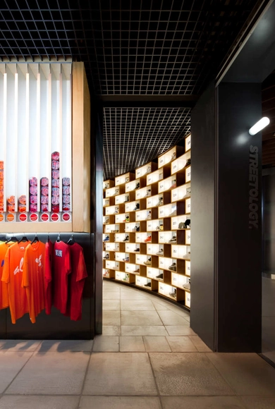 Streetology T恤店 / Facet Studio - 灯光设计