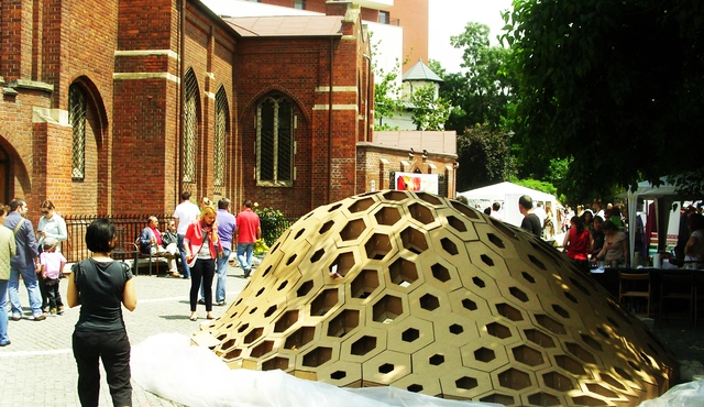 Hexigloo Pavilion / Tudor Cosmatu, Irina Bogdan, Andrei Raducanu - Pavilion, Facade, Arch