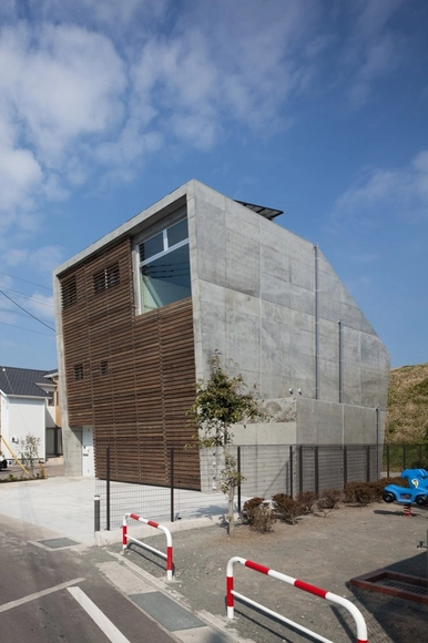 House in Fuji / LEVEL Architects - Houses, Facade