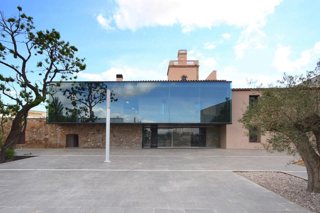 拉玛西亚学院 / Twobo Architecture & Luis Twose Architect - 适应性利用