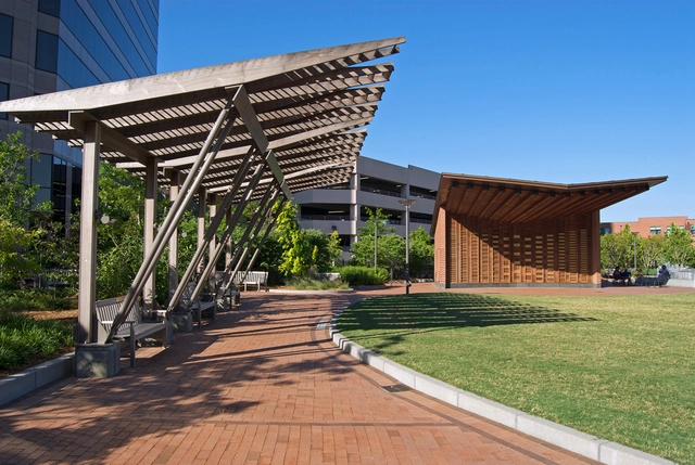 Pergolas & Pavilion 中心城市公园 / Touloukian Touloukian Inc. - 景观装置
