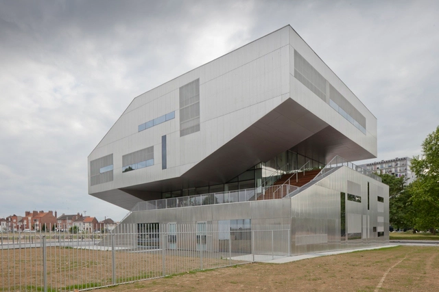 L’arbrisseau Neighborhood Centre / Colboc Franzen & Associés - Community Center, Facade, Fence