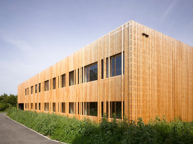 教室增建以及体育馆 / Zwimpfer Partner Architekten + Berrel Berrel Kräutler Architekten - 娱乐训练场馆