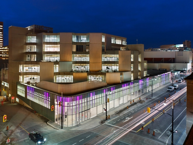 The Hamilton Farmers’ Market and Central Public Library - 图书馆