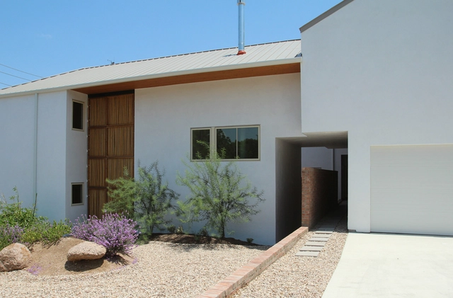 Court Houses / Faye and Walker Architecture + Construction - 独立住宅