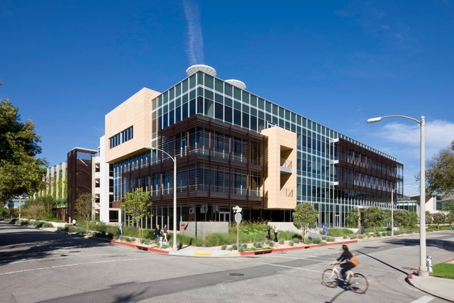 Edificio de Oficinas 331 Calle Foothill / Ehrlich Yanai Rhee Chaney Architects - Edificio De Oficinas