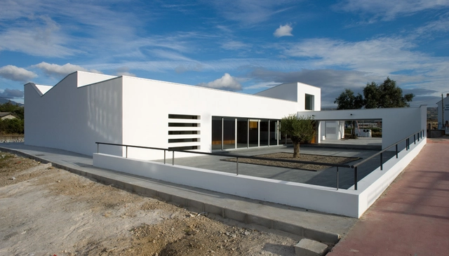 Pizarra停尸房 / José Delgado Diosdado + Tibisay Cañas Fuentes - 殡葬建筑