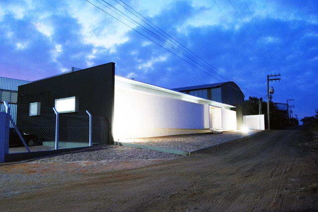 TRADIBOM管理大楼 / LBM Studio - 办公建筑