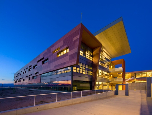 Atrisco Heritage Academy / Perkins + Will and FBT Architects - 教育建筑