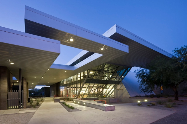 University of Arizona Poetry Center / Line and Space - University, Facade