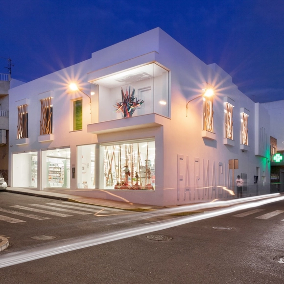 卡帕罗斯和雷纳药店 / Mobil M - 药房