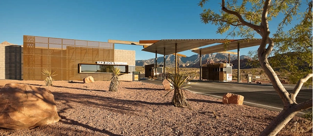 Red Rock Canyon Visitor Center / Line and Space - 游客中心