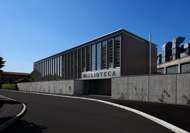 Erba Municipal Library / Studio Ortalli - Library, Facade