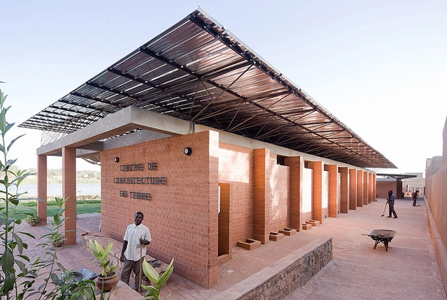 Centro de Arquitectura de la Tierra / Kéré Architecture - Centro Cultural