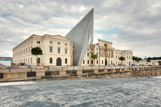 Museo de Historia Militar de Dresde / Studio Libeskind - Museo