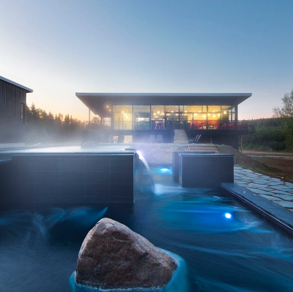 Station BLÜ / Blouin Tardif Architectes - Hotels