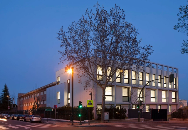 马德里英国公立学校 / Broadway Malyan - 高等教育设施