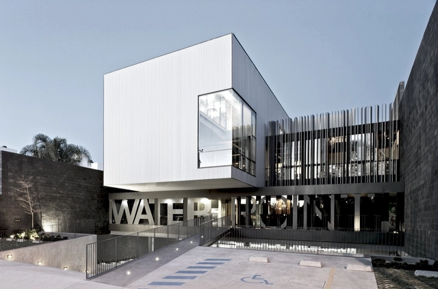 水滴水上运动中心 / COA Arquitectura - 娱乐训练场馆