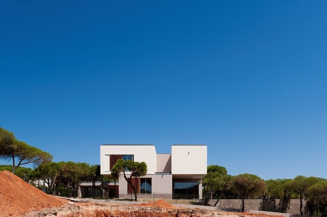 普拉亚住宅 / Nelson Resende Arquitecto - 独立住宅