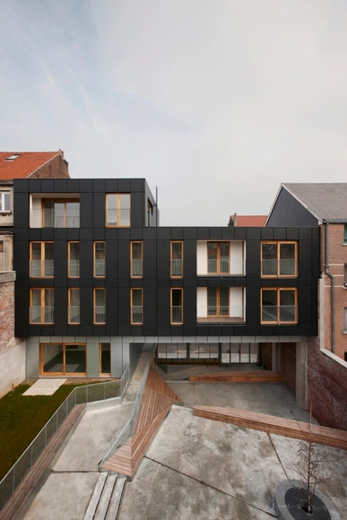 Residential Complex Le Lorrain / MDW Architecture - Refurbishment, Courtyard, Facade, Handrail