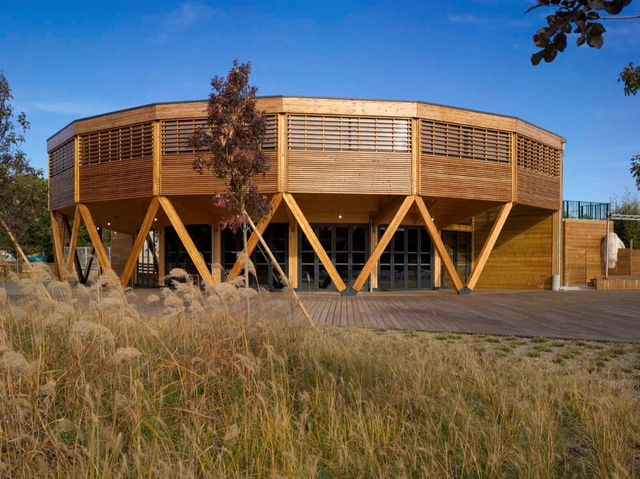 Domaine de la Rive / Nadau Architecture - Restaurants & Bars, Facade, Beam