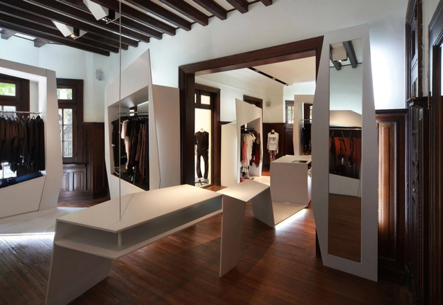 TIPS Fashion Store / ///byn - Showroom, Beam