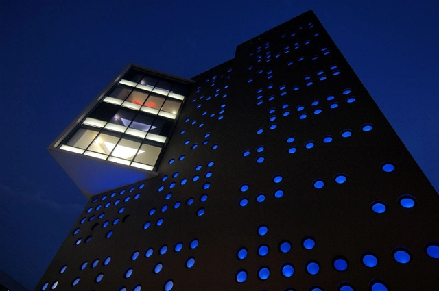 Chrome Hotel / Sanjay Puri Architects - Hotels, Facade