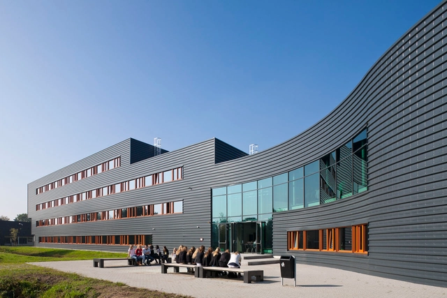 Zwijsen College / Jeanne Dekkers Architecteur - 高等教育设施