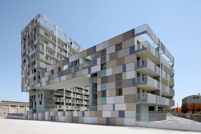 Apartment building on the harbour / Zucchi &amp; Partners - Apartments, Facade