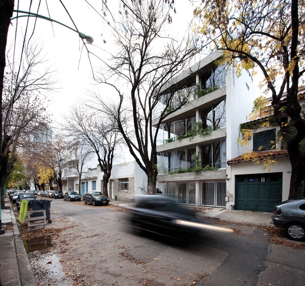 R2b1/CS / Joaquín Sánchez Gómez Estudio + Silvana Parentella Arquitecta - Edificio De Oficinas, Fachada