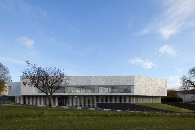 Maison de la Petite Enfance à Clichy sous Bois / Gaetan Le Penhuel Architectes - Houses, Facade