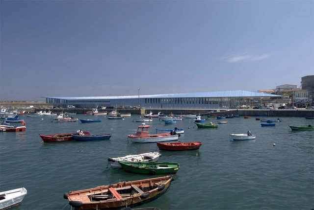 Fisterra Fishmarket / CREUSeCARRASCO Arquitectos - 零售建筑