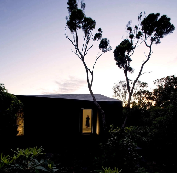 Gruta das Torres Visitor Centre / SAMI-architectos - Visitor Center, Facade