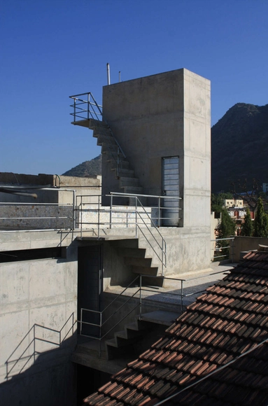 Parents House In Ajmer / Matharoo Associates - Houses, Facade