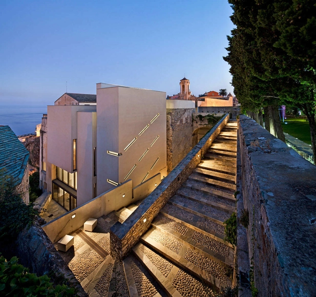 Restoration Of The Palais Des Gouverneurs Museum / Daniel Cléris & Jean-Michel Daubourg - Restoration, Stairs, Handrail, Facade