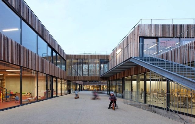 Escuela Lucie Aubrac / Dietmar Feichtinger Architectes - Escuelas