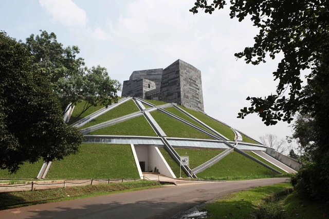 University of Indonesia Central Library / Denton Corker Marshall - University, Garden, Facade