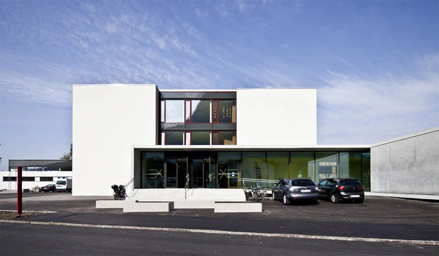 Volksschule Wallenmahd / Dietrich | Untertrifaller Architekten - Schools , Facade