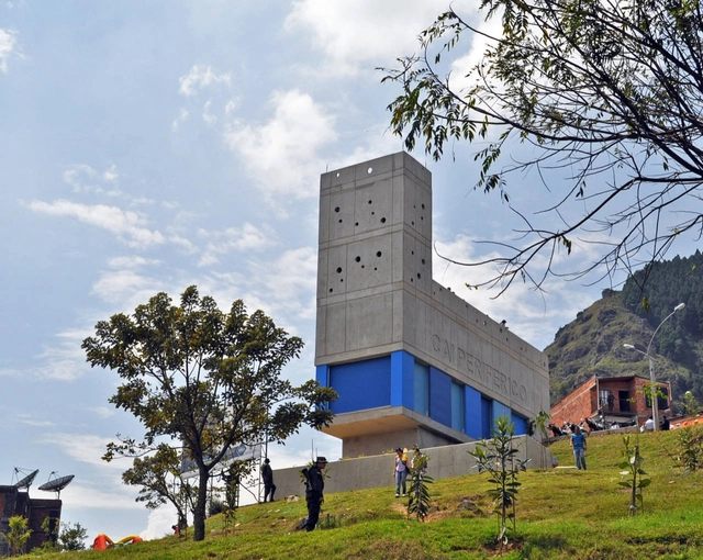 CAI Perifericos / EDU - 社区建筑