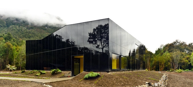 Glacial Water Botteling Plant / Panorama Arquitectos - Industrial Architecture, Garden, Facade