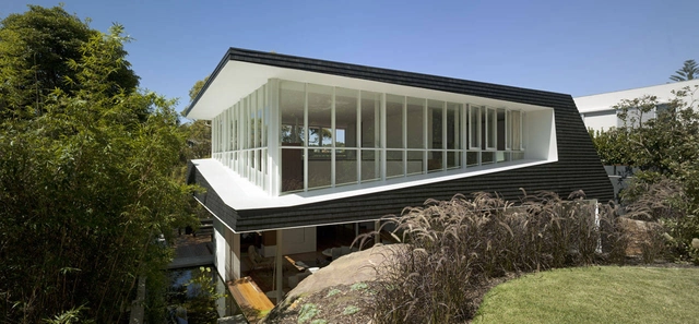 Skirt + Rock House / MCK Architects - Houses, Facade