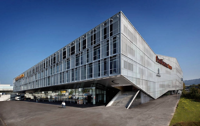 伯尔尼溜冰场 / Ipas Architects - 体育建筑