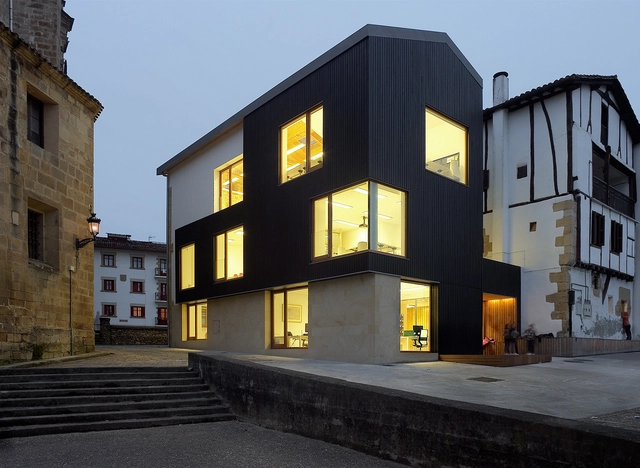 Potxonea House / OS3 arkitektura - Municipal Building, Facade, Door