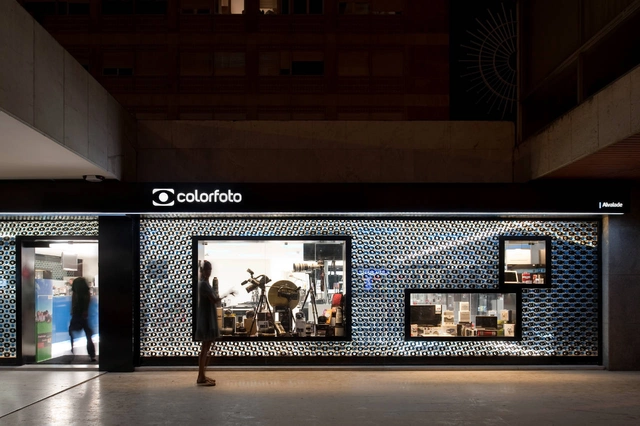 Colorfoto大商店 / João Tiago Aguiar, Arquitectos - 商店
