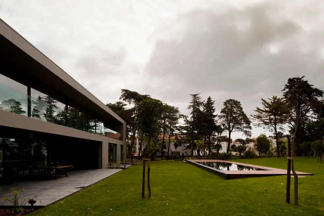 埃斯托里尔住宅 / Frederico Valsassina Arquitectos - 独立住宅