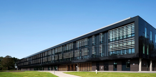 The University of the West of Scotland / RMJM - University, Facade